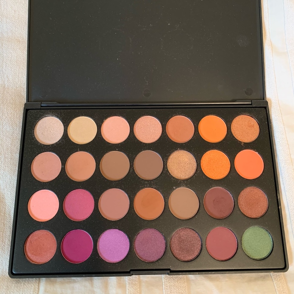 Jaclyn Hill’s original Morphe palette!